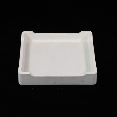 Огнеупорный тигель с гладкой поверхностью, обеспечивающий долговечность, подходящий для плавки стекла и обжига керамики.