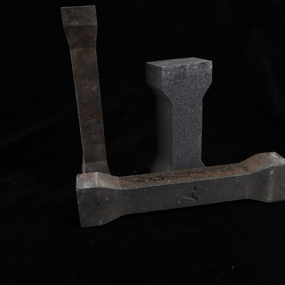 Необработанные печные столбы Прочность на холодный раздавливающий> 90MPA Позитивная пористость 7-8% для печных операций