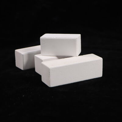 Прочность на холодное сжатие более 90 МПа. Кирпичи для печей, состоящие из корундо-муллита, плотностью 2,8 г/см³, разработаны для работы в промышленных печных системах.