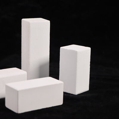 Прочность на холодное сжатие более 90 МПа. Кирпичи для печей, состоящие из корундо-муллита, плотностью 2,8 г/см³, разработаны для работы в промышленных печных системах.