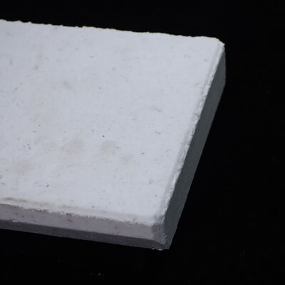 Хорошая устойчивость к тепловым ударам Корундальные полки для печей с температурной устойчивостью до 1700 ° C и специальной толщиной для мебели печи