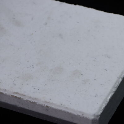 Хорошая устойчивость к тепловым ударам Корундальные полки для печей с температурной устойчивостью до 1700 ° C и специальной толщиной для мебели печи