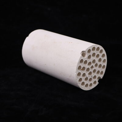 Плотность от 3,75 до 3,9 грамм на кубический сантиметр Оксид алюминия Керамическая прочность на сжатие более 3000 МПа Прочность на изгиб от 200 до 400 МПа