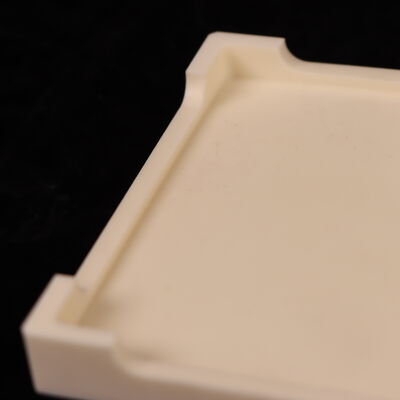 Poissons Ratio 025 Алюминиевый оксид Керамическая поднос с диэлектрической прочностью от 18 до 20 КВ на миллиметр и сгибающей прочностью от 200 до 400 МПа