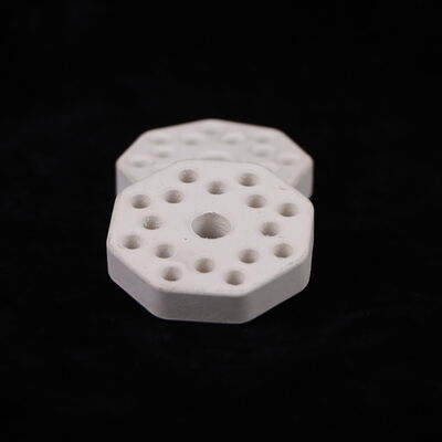 Устойчивость к тепловым ударам 250 муллитная керамика с коэффициентом теплового расширения от 4,5 до 5,5 × 10−6 на Кельвин и твердостью от 7 до 8 Моха используется в системах тепловой защиты