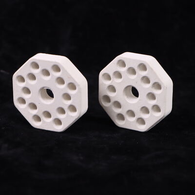 Устойчивость к тепловым ударам 250 муллитная керамика с коэффициентом теплового расширения от 4,5 до 5,5 × 10−6 на Кельвин и твердостью от 7 до 8 Моха используется в системах тепловой защиты