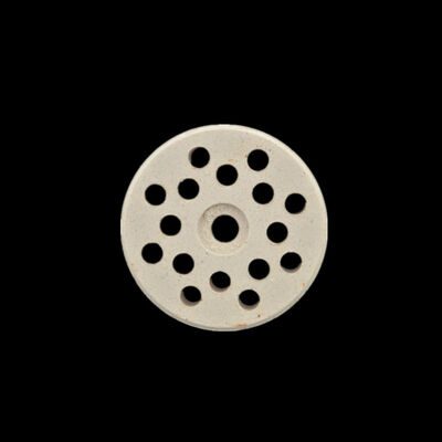 Порозность обычно менее 15 процентов высокотемпературная мулитовая керамика, подходящая для промышленных применений, с твердостью от 7 до 8 мохов