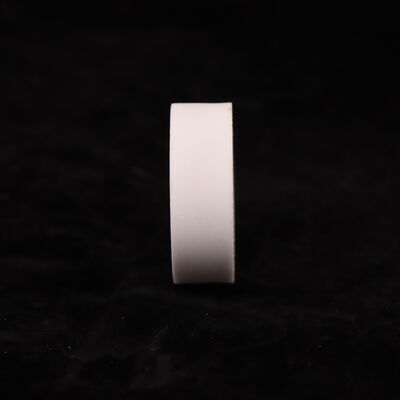 Предел прочности при растяжении 200–400 МПа, керамика из оксида алюминия с модулем Юнга 200–400 ГПа и пределом прочности при сжатии выше 3000 МПа для тяжелой промышленности